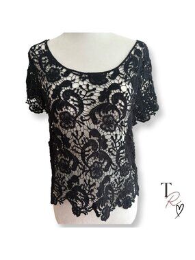 Black Boho Floral Lace Sheer Crochet Top Women’s Fits like a Petite Medium